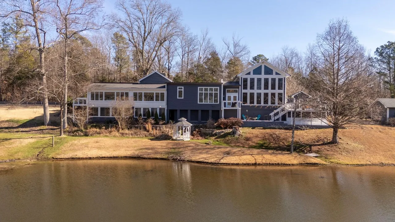 Lakefront home at 273 Tanyard Circle